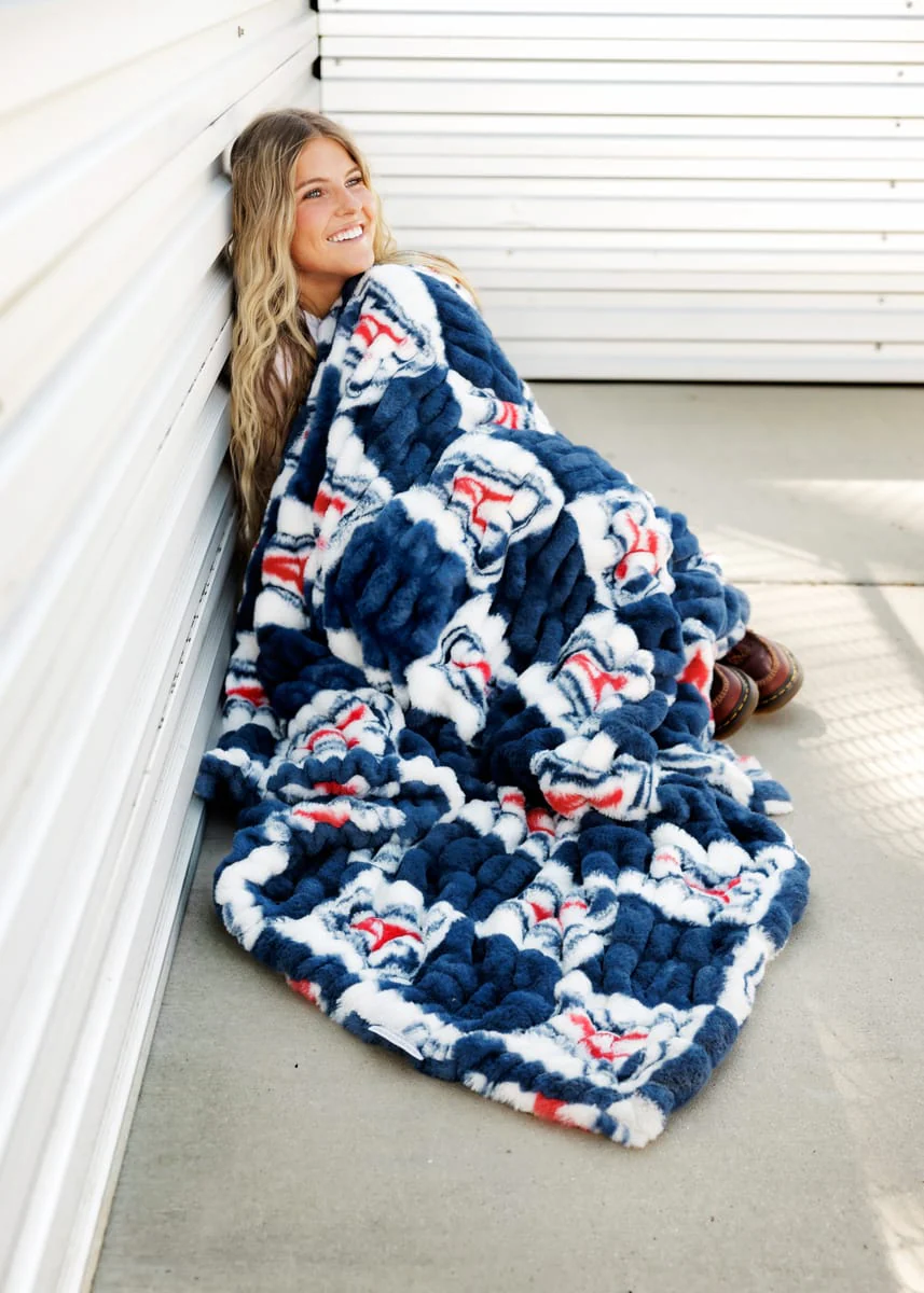 University of Arizona Wildcats Blanket - Hugs - Image 3