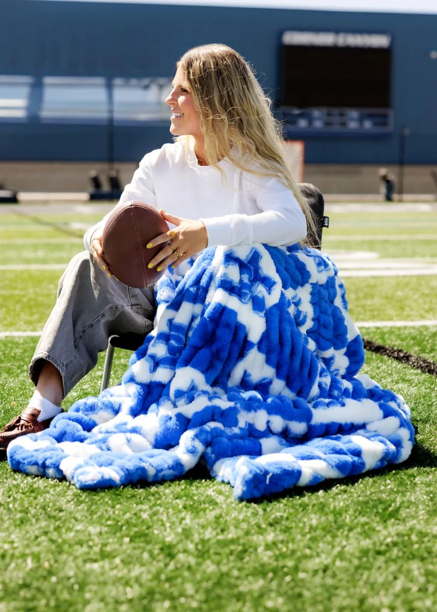 University of Kentucky Wildcats Blanket - Hugs - Image 2