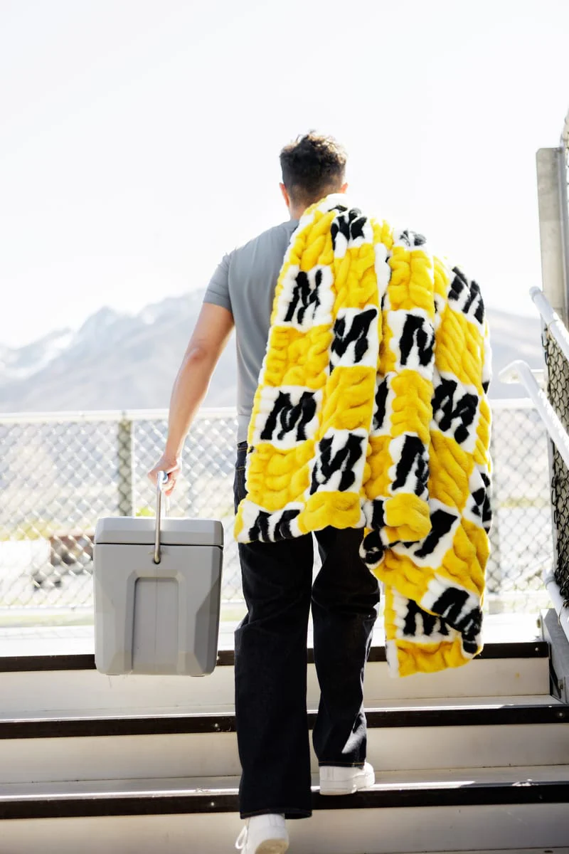 University of Missouri Tigers Blanket - Hugs - Image 3