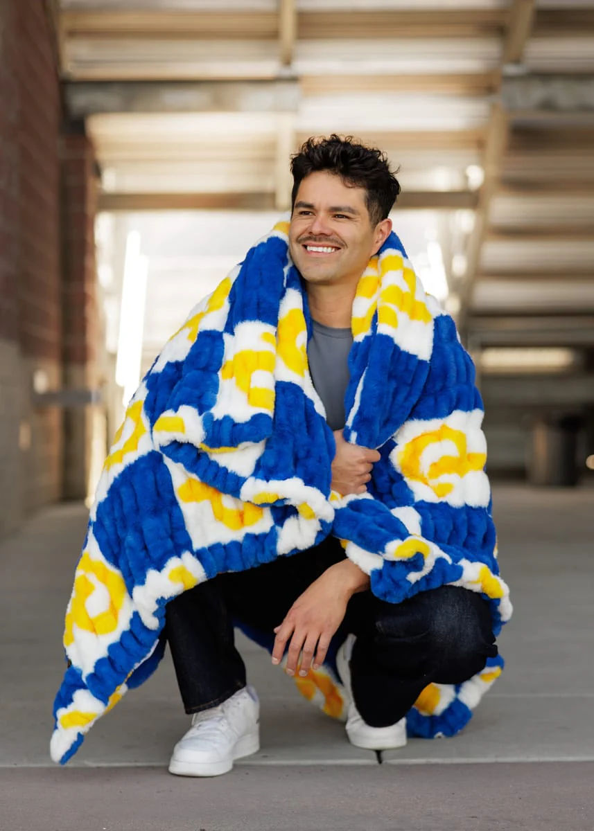 University of Pittsburgh Panthers Blanket - Hugs - Image 2
