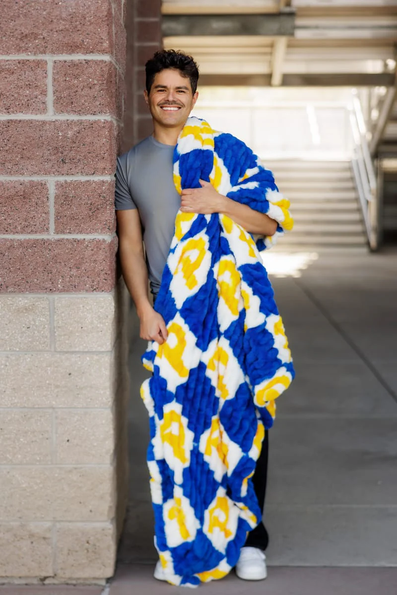 University of Pittsburgh Panthers Blanket - Hugs - Image 3
