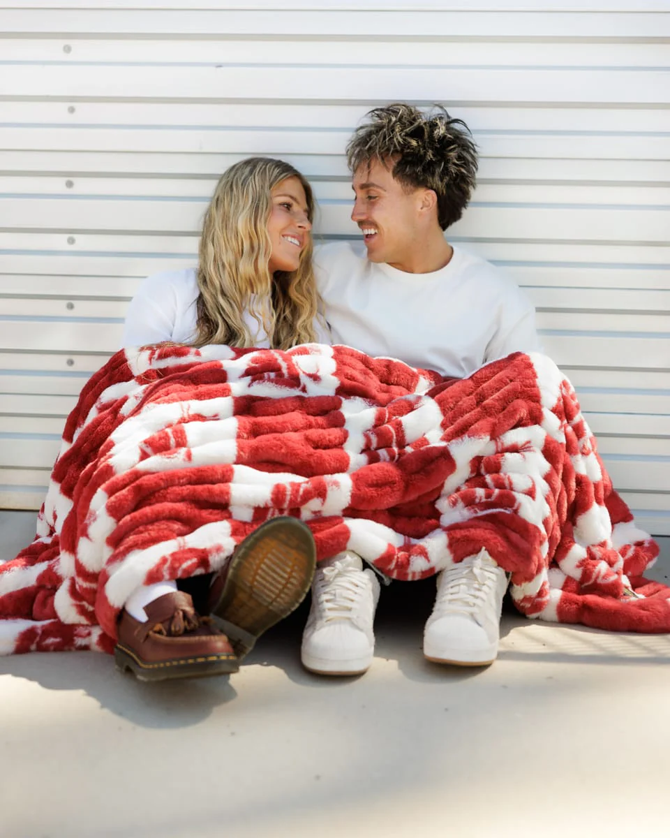 Washington State Cougars Blanket - Hugs - Image 4